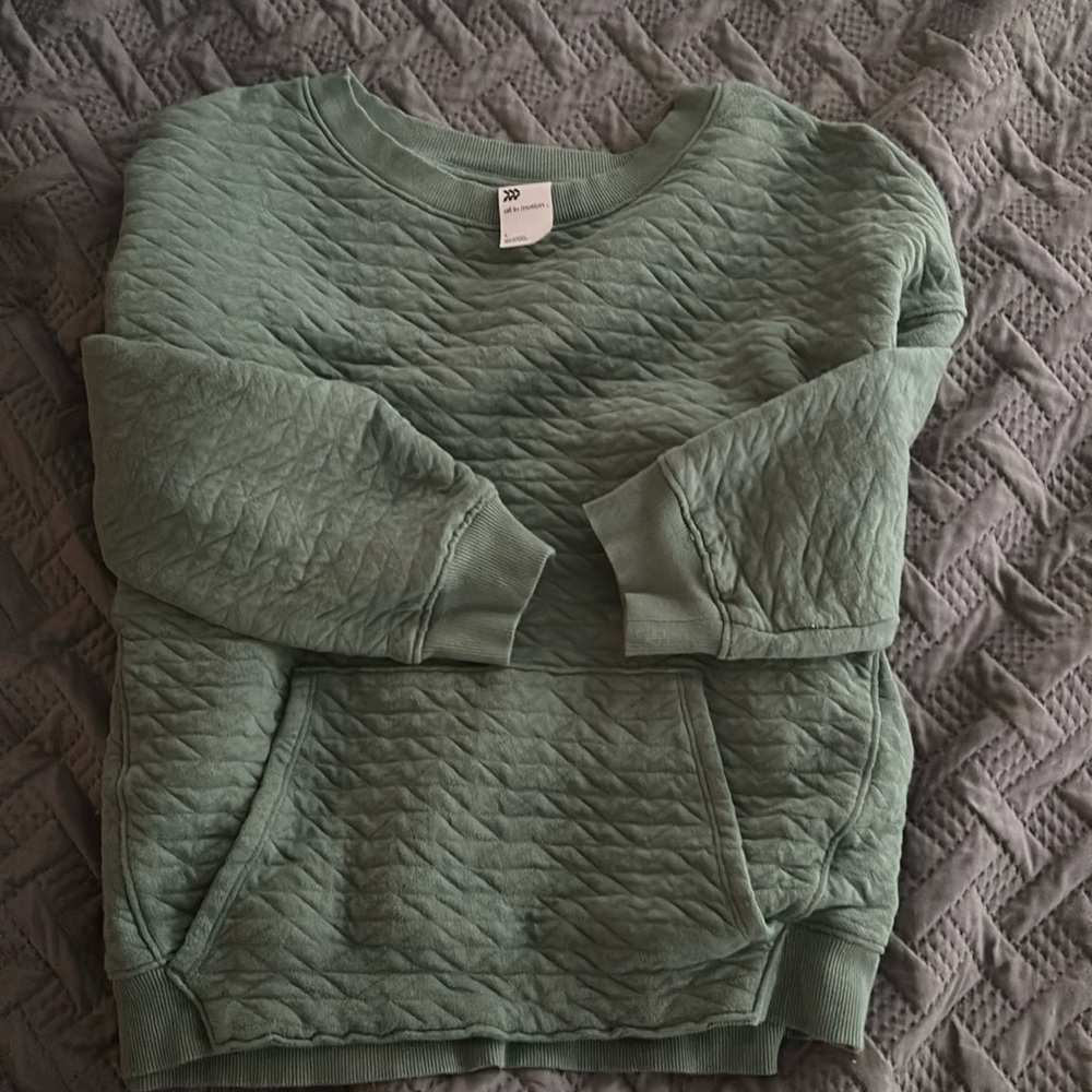Women’s Large target sweatshirt.